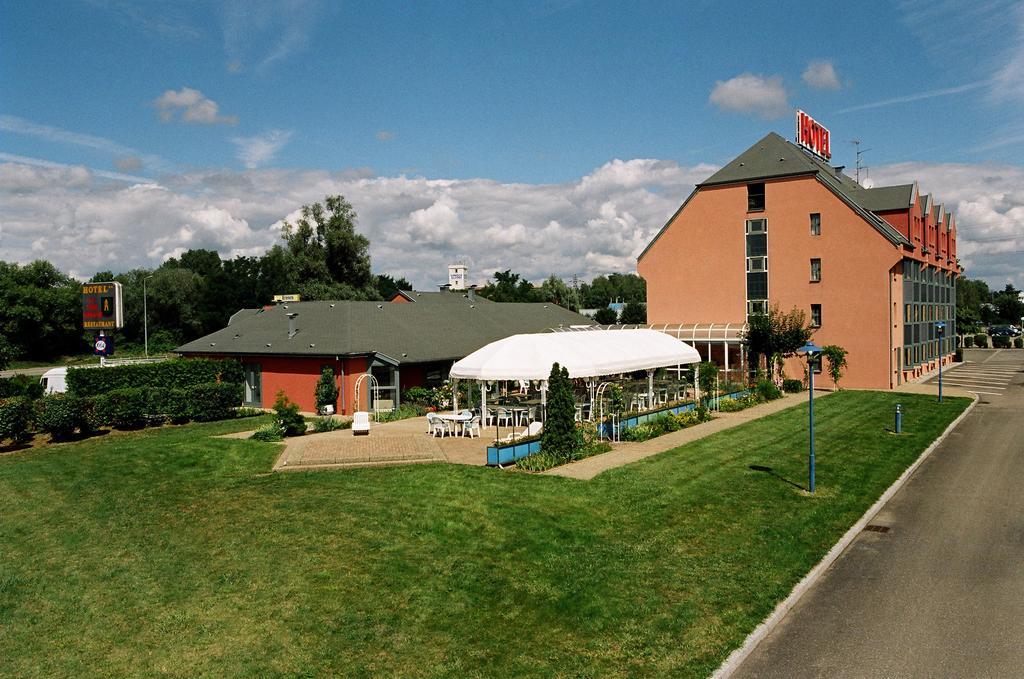 Hotel Restaurant La Tour Romaine - Haguenau - Strasbourg Nord Schweighouse-sur-Moder Luaran gambar